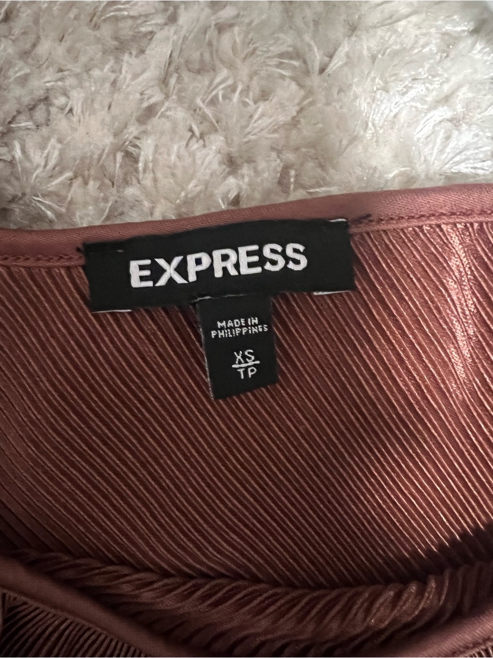 Express Ruched V-Neck Ruffle Crop Top - Mauve - Picture 5 of 6